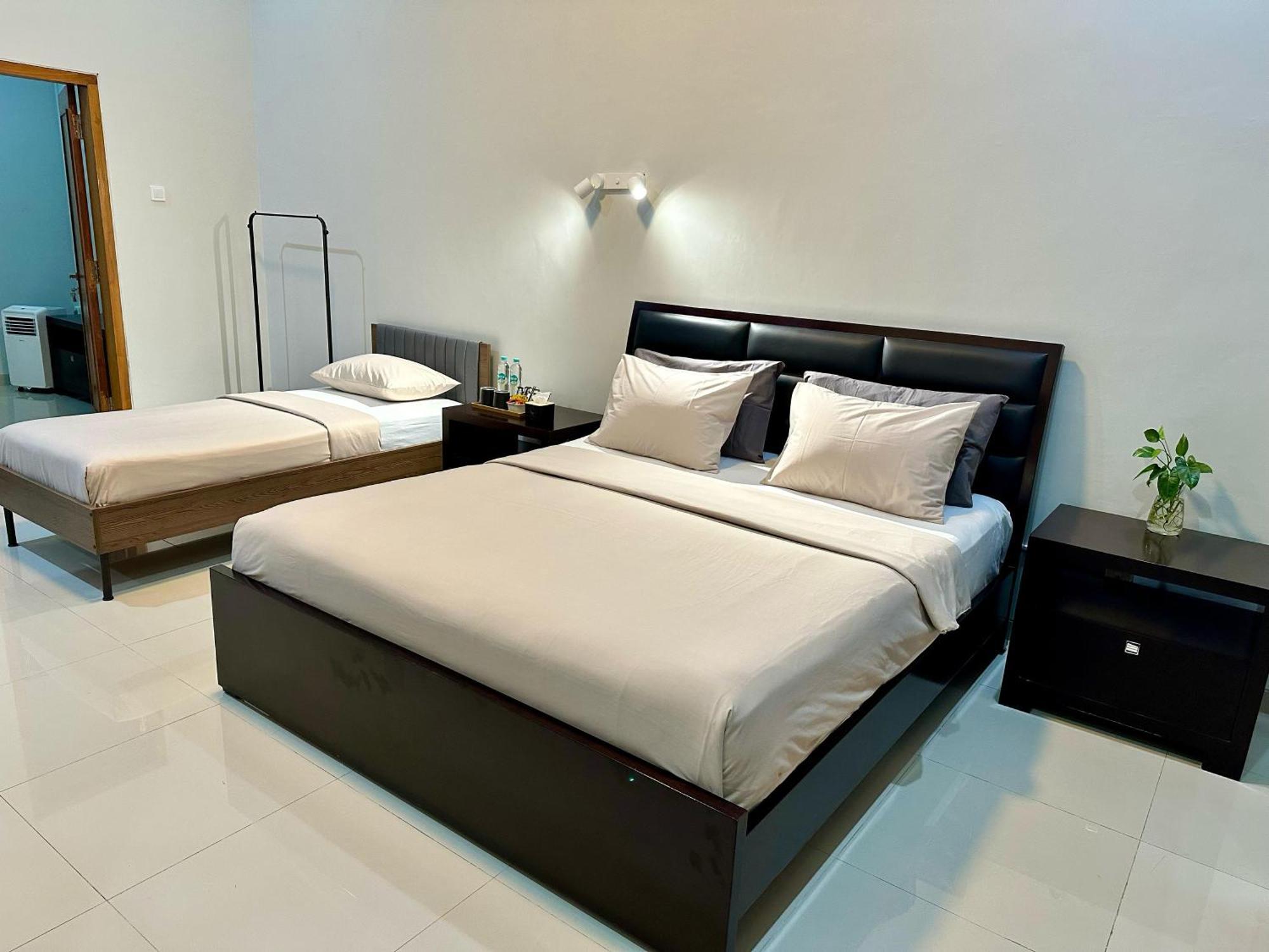 Cendhani Raras Gallery Kejayan Luaran gambar