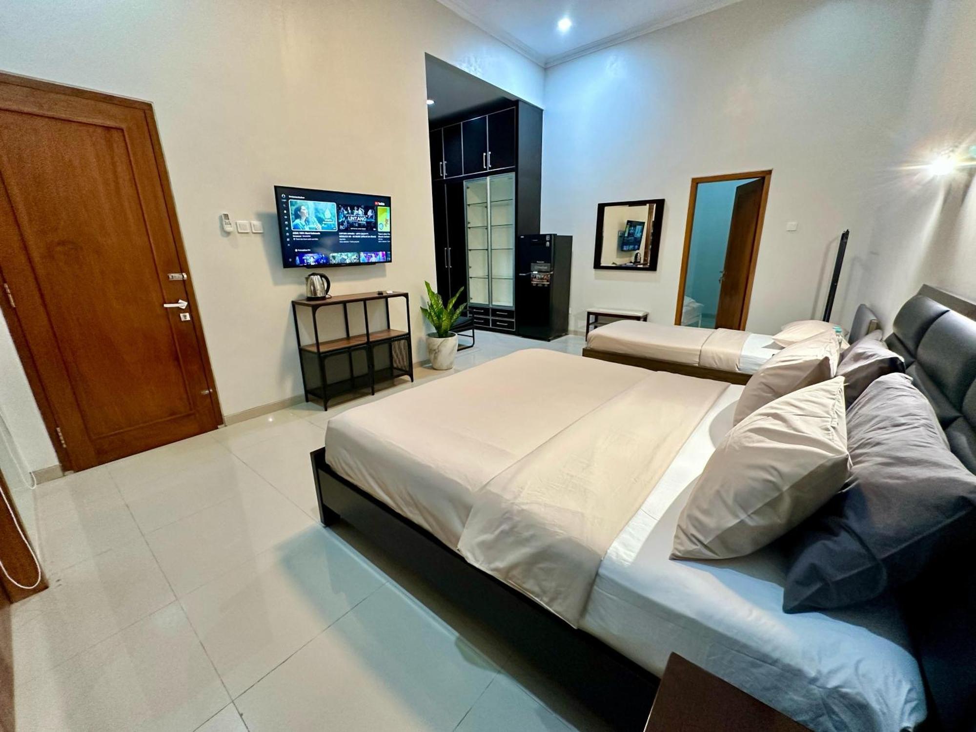 Cendhani Raras Gallery Kejayan Luaran gambar